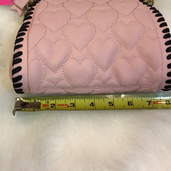 1 Hr! NWT Betsey Johnson quilted heart crossbody - Picture 6 of 10