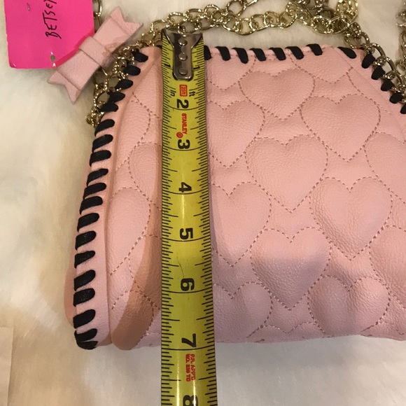 1 Hr! NWT Betsey Johnson quilted heart crossbody - Picture 7 of 10