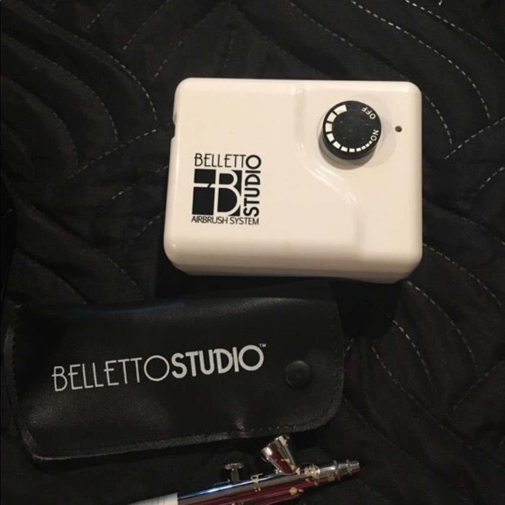 Travel size airbrush machine