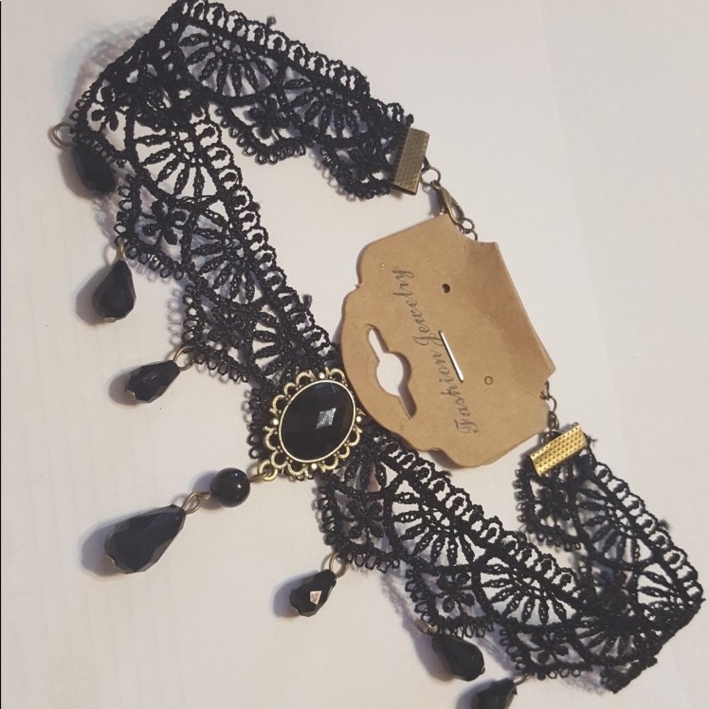 Lace necklace NWT