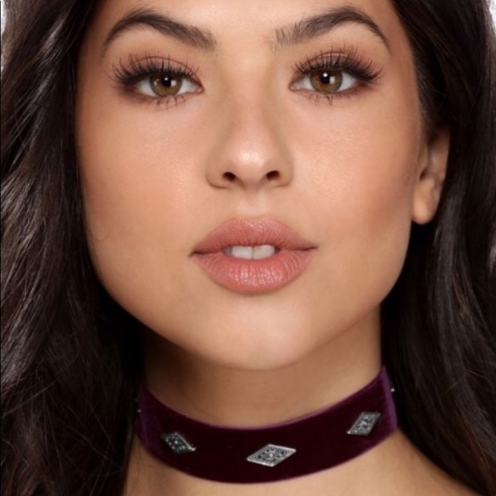 ‼️NWT‼️BURGUNDY TRIANGLE VELVET CHOKER