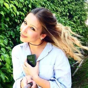 Meet your Posher, Cynthia