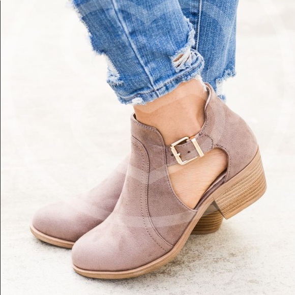 LA - JAXXY Buckle Bootie - Picture 3 of 5