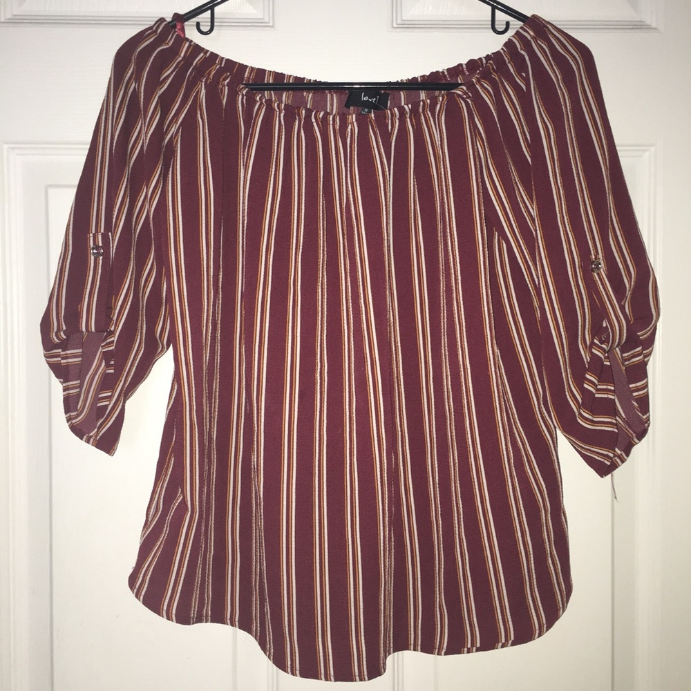 Off the shoulder shirt 😍💕