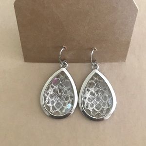 Cute earrings, very versatile!
