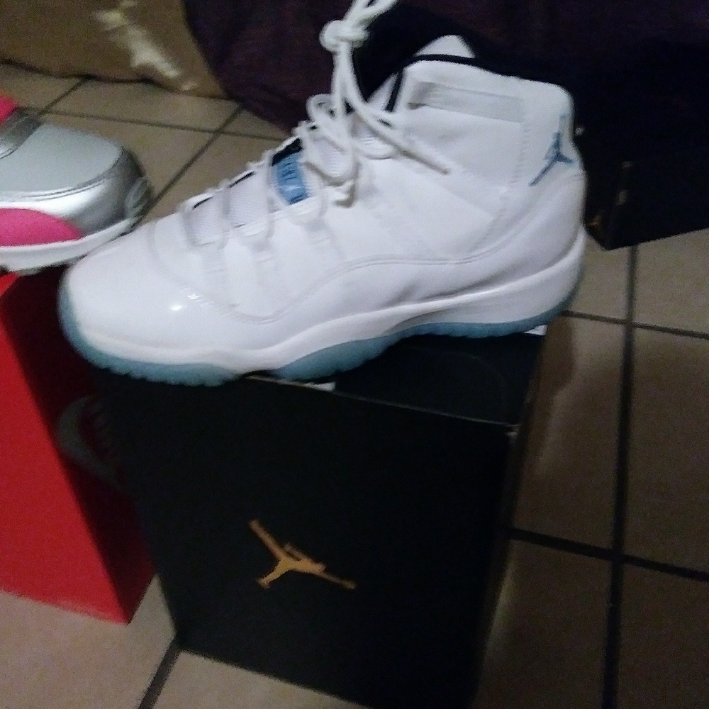Jordan retro 12s carolina