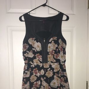 Mini floral dress 🌸🖤