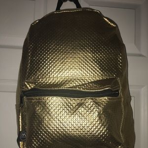 Gold metallic backpack 😍🔥