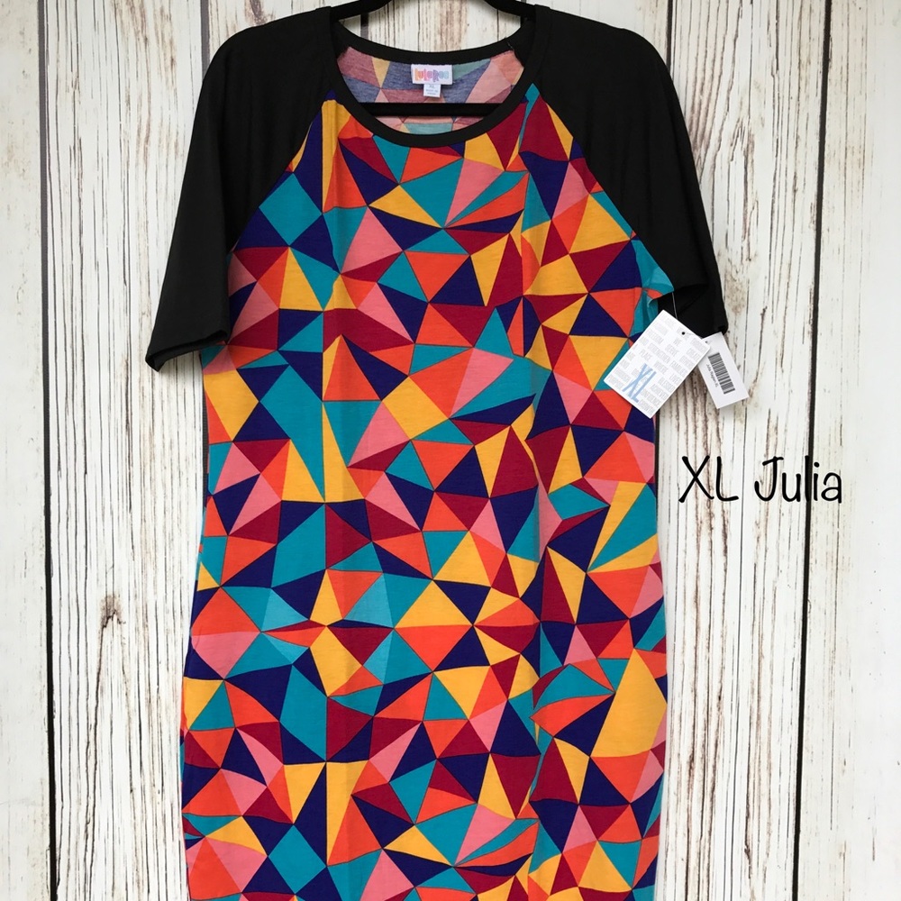 XL LULAROE Julia dress in geometric shapes❤️