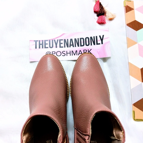 🎉HPx2🎉SALE Catherine Malandrino Rose Gold Bootie - Picture 7 of 8