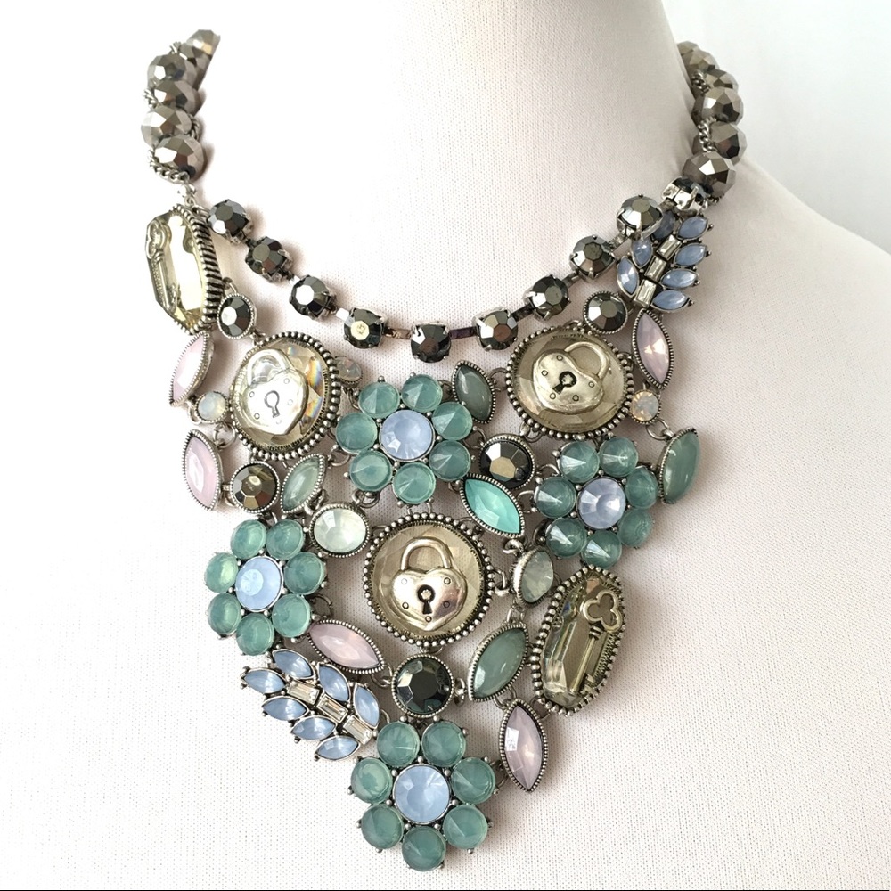 Betsey Johnson  'Lady Lock' LG Bib Necklace/Earrings  NWT/RARE! - Picture 2 of 9