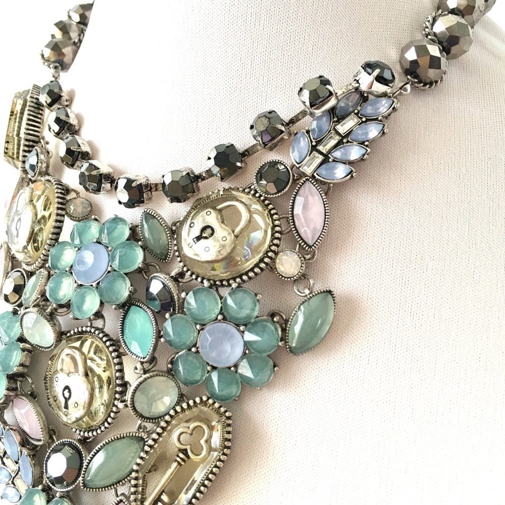 Betsey Johnson  'Lady Lock' LG Bib Necklace/Earrings  NWT/RARE! - Picture 4 of 9