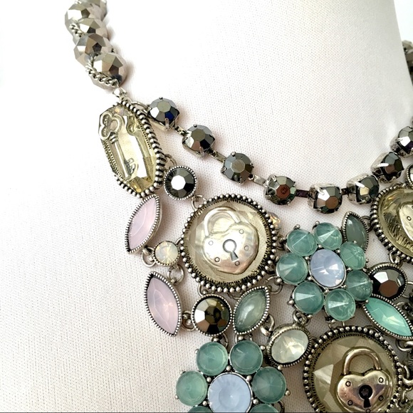 Betsey Johnson  'Lady Lock' LG Bib Necklace/Earrings  NWT/RARE! - Picture 6 of 9