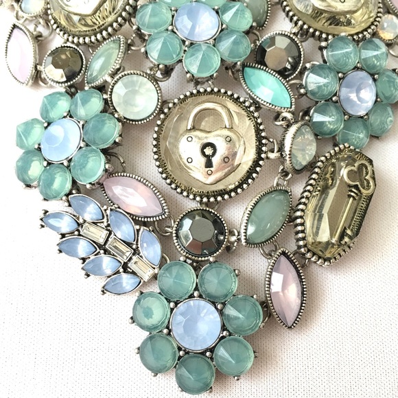 Betsey Johnson  'Lady Lock' LG Bib Necklace/Earrings  NWT/RARE! - Picture 7 of 9