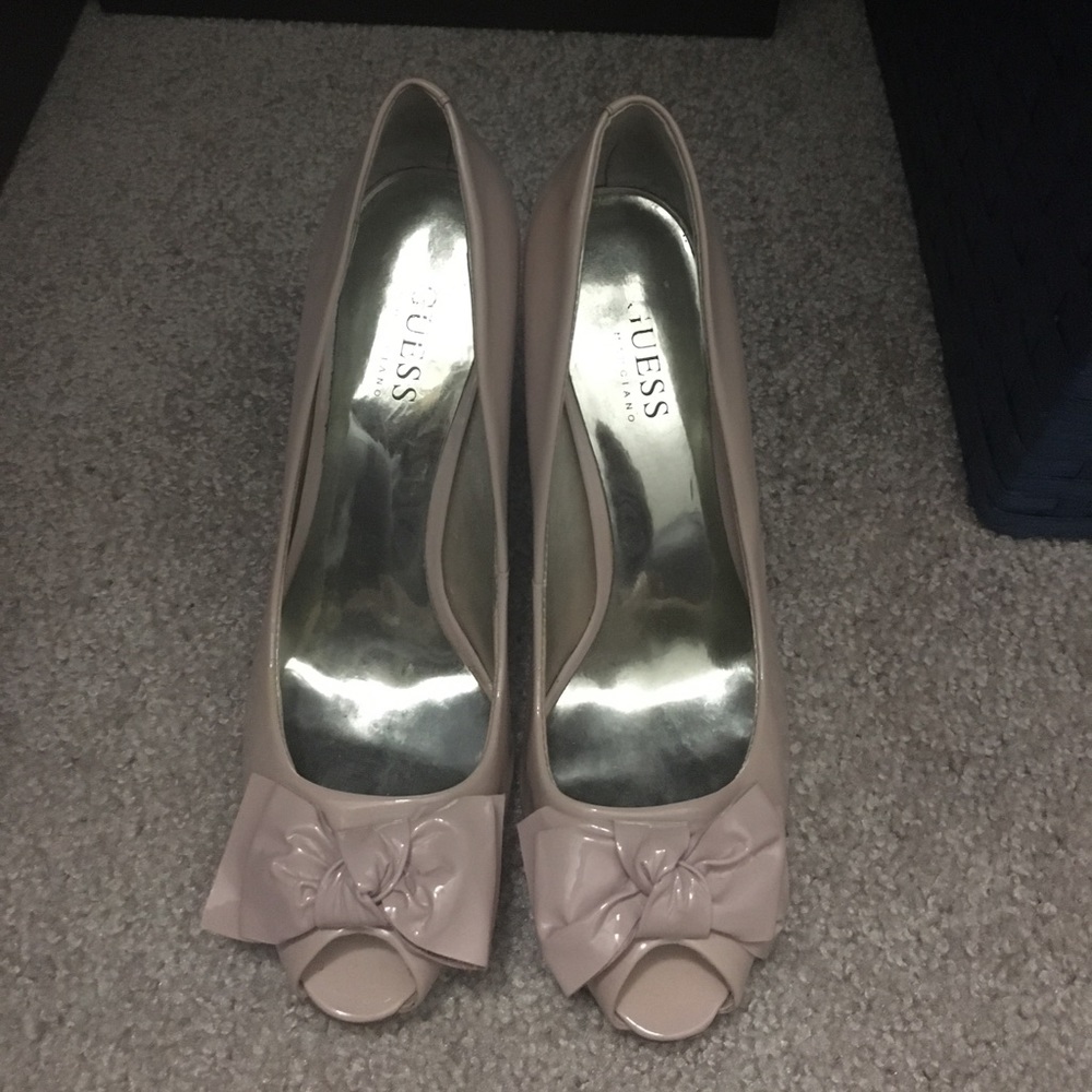 Guess patent leather perp toe heels SZ 71/2