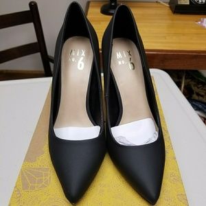 Black heels woman's size 7