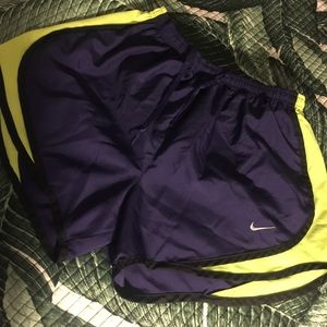 NIKE WORKOUT SHORTS