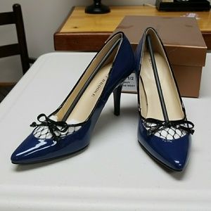 Navy heels woman's size 6 1/2