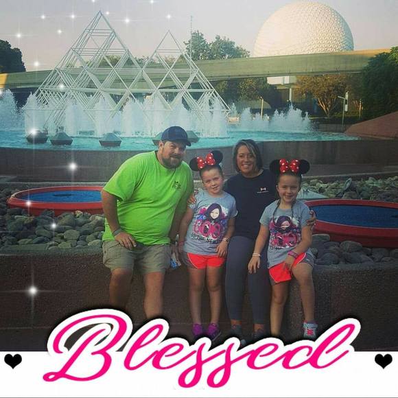 Meet your Posher, Angie - Picture 1 of 1