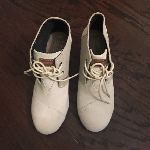 Toms Creme Suede Desert Snake Wedge - Picture 2 of 6