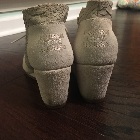 Toms Creme Suede Desert Snake Wedge - Picture 3 of 6