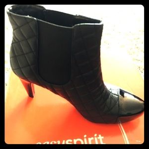 NWT Black quilted bootie