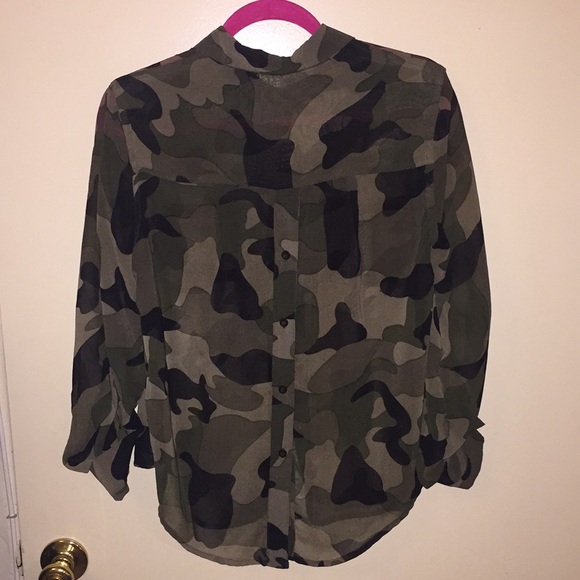 SUPER SALE: 👆🏻Like new Sheer top - Picture 4 of 6