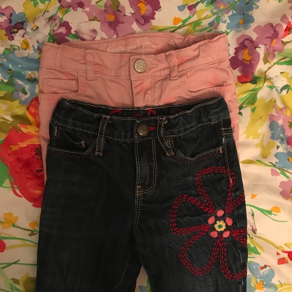 🎊*CLOSET CLEAN OUT SALE!*🎊 Pair of babyGap jeans - Picture 3 of 7