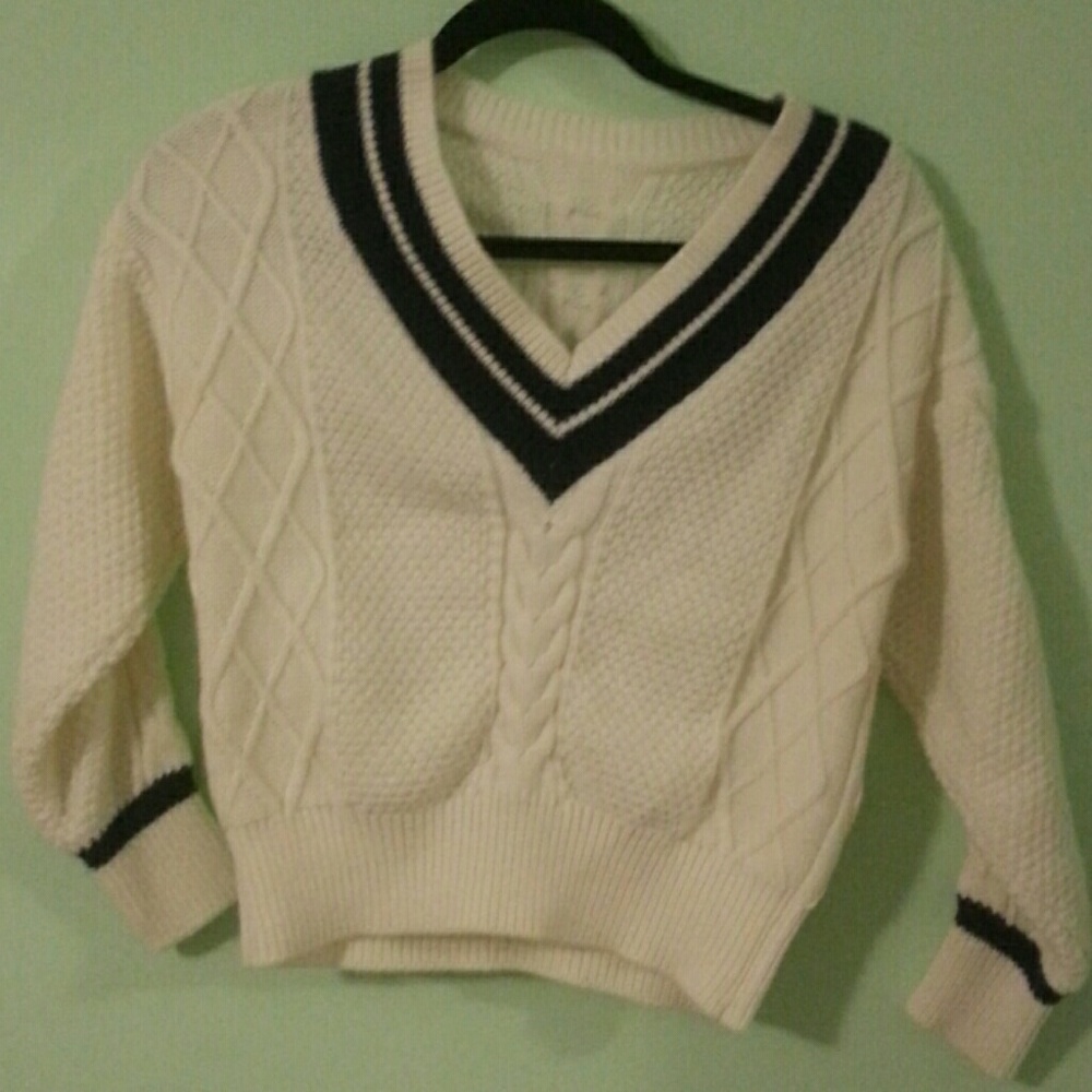 *Donating Soon!* Cable knit comfy sweater