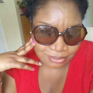 Meet your Posher, Elise