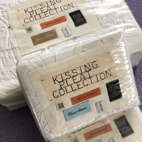 NWT 🍒 Anthro Kissing Pleats Duvet + Sham🍒 - Picture 2 of 7