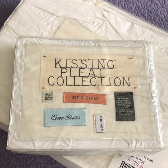NWT 🍒 Anthro Kissing Pleats Duvet + Sham🍒 - Picture 3 of 7