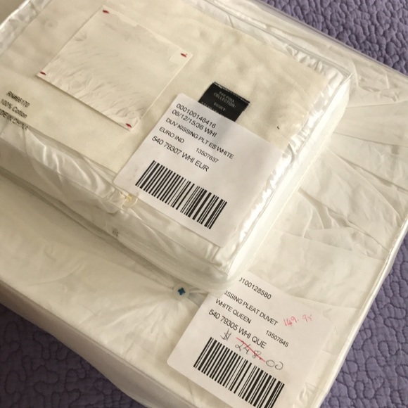 NWT 🍒 Anthro Kissing Pleats Duvet + Sham🍒 - Picture 4 of 7