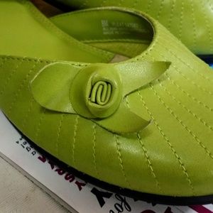 No Call Shoes - Awesome Apple Green Mules Slip-On Flats No Call Shoes - Awesome Apple Green Mules Slip-On Flats