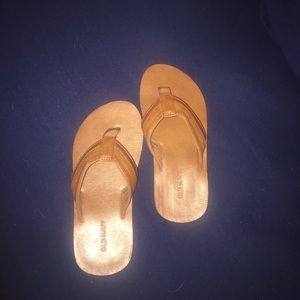 Boys 12/13 NWOT old navy flip flops