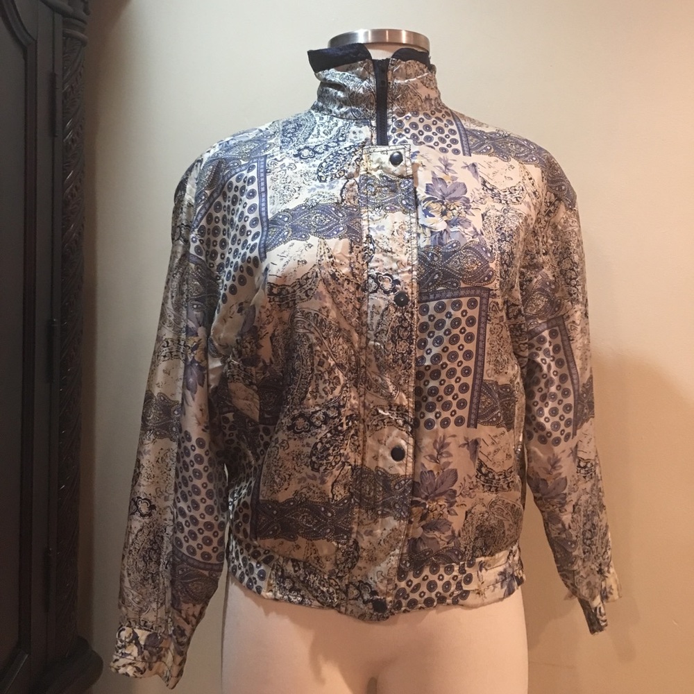 Details sportswear 100% Silk Lightweight Jacket
