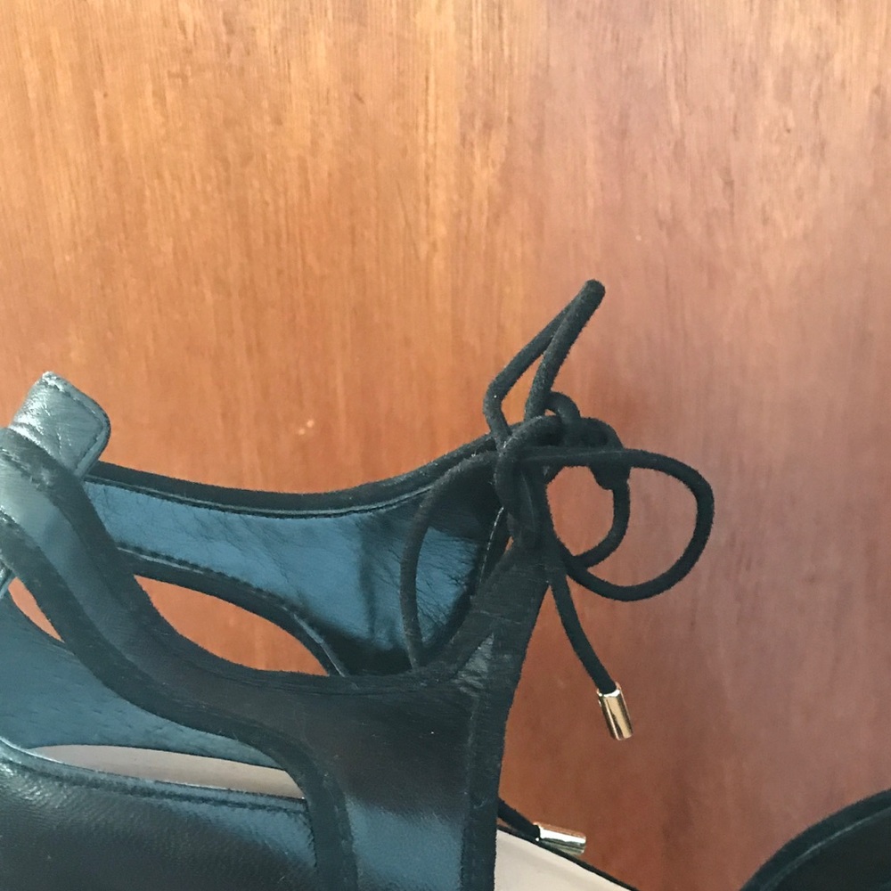 Short black heels size 10 narrow