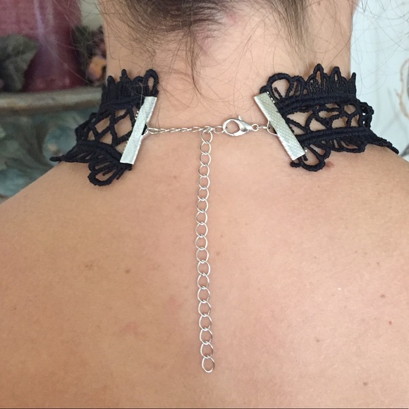 Sip-n-Sparkle- Choker Necklace. Black. One size - Picture 5 of 5
