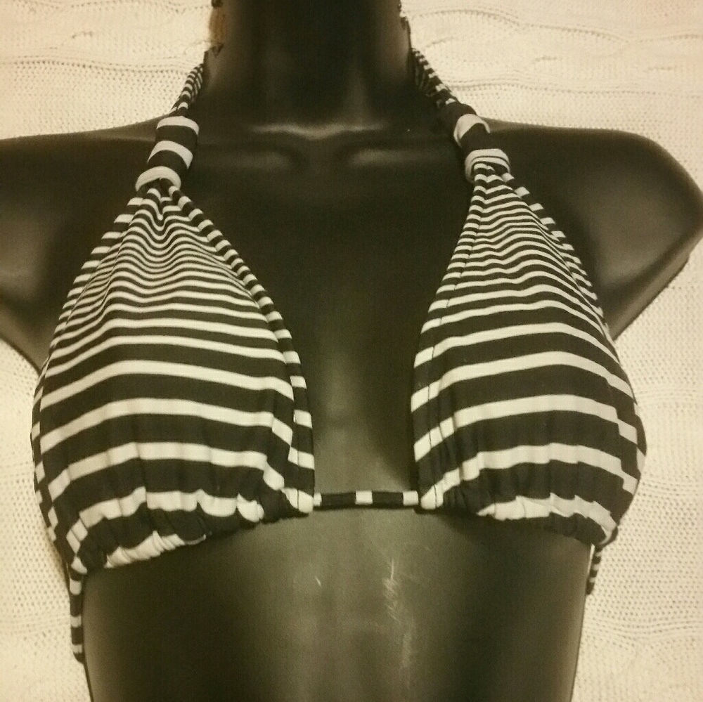 Kirra black and white bikini top