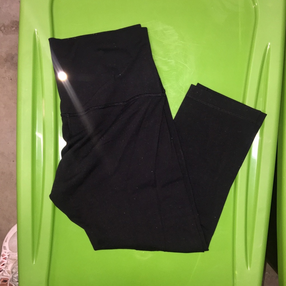 Black lululemon crops