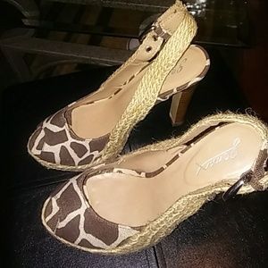Size 9 Giraffe Print heel
