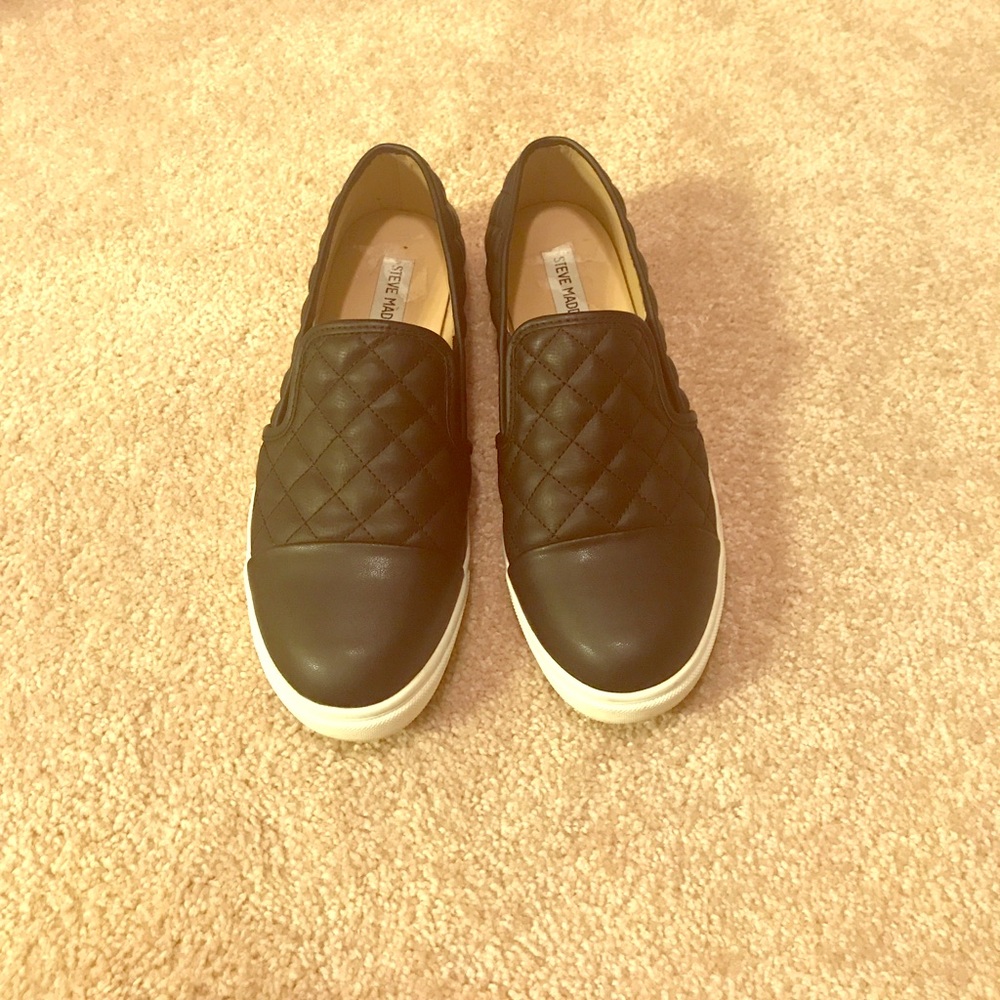 Zaander Steve Madden Slip Ons🌟