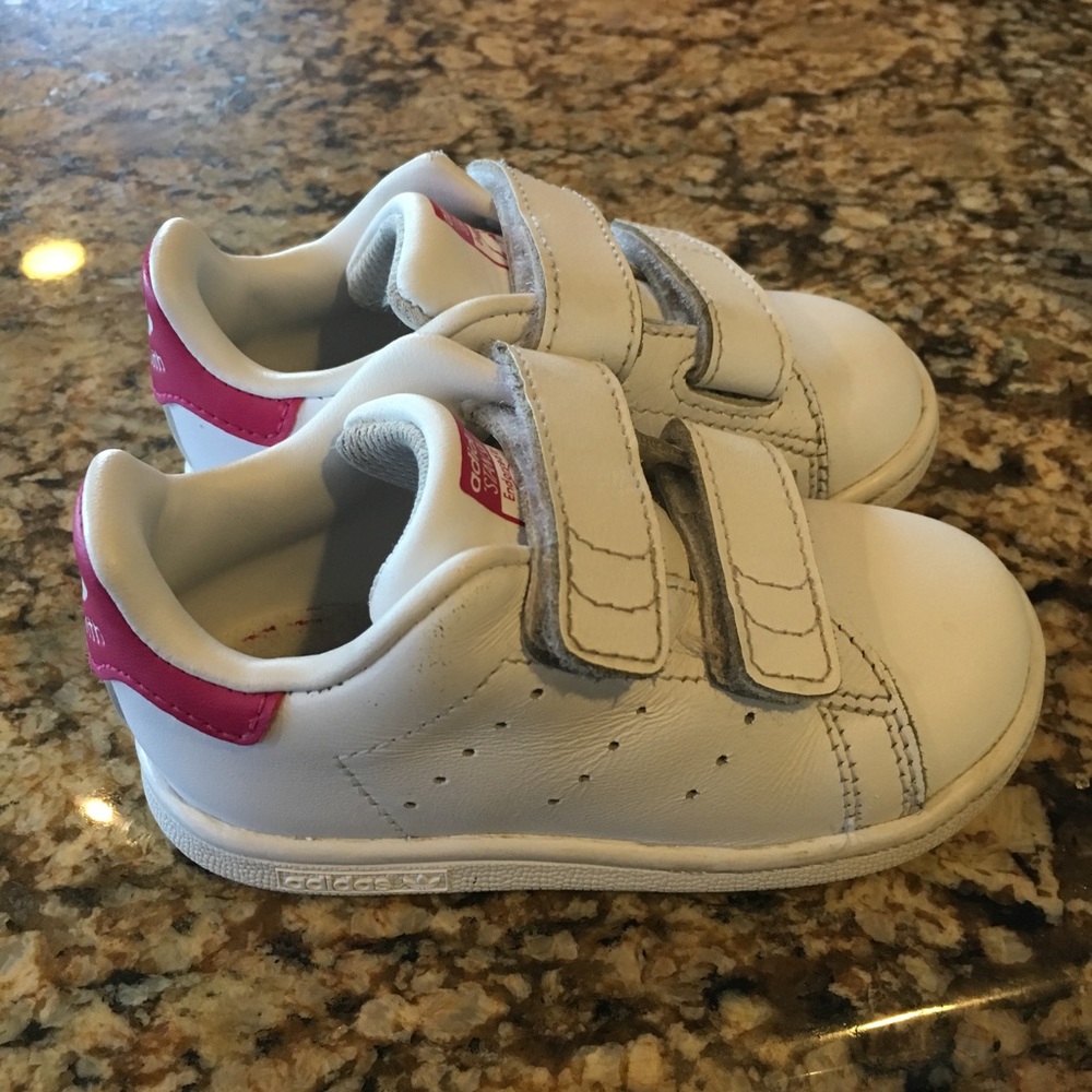 Adidas Stan smith.