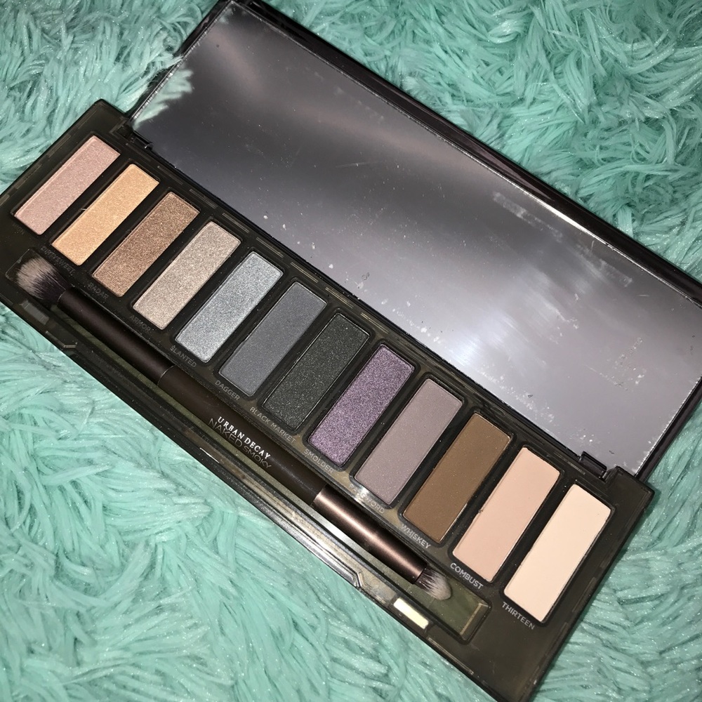 NEW💕 Urban Decay Naked 💨🌪Smoky🌪💨