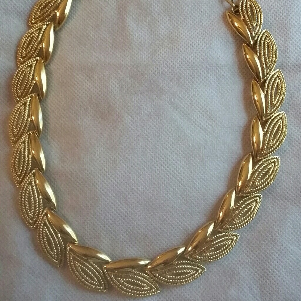 Beautiful Gold Leaf Necklace