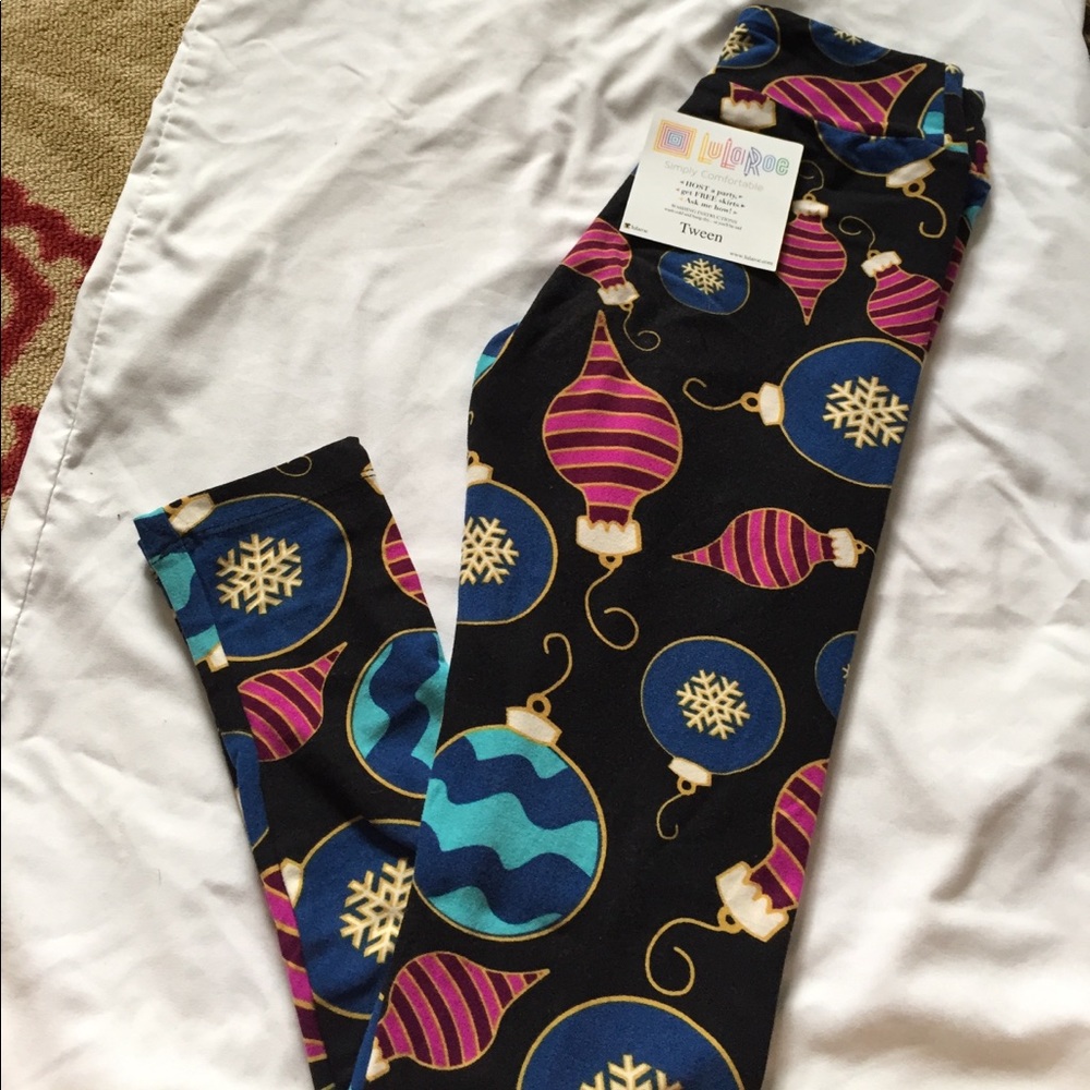 Adorable tween Lularoe holiday leggings