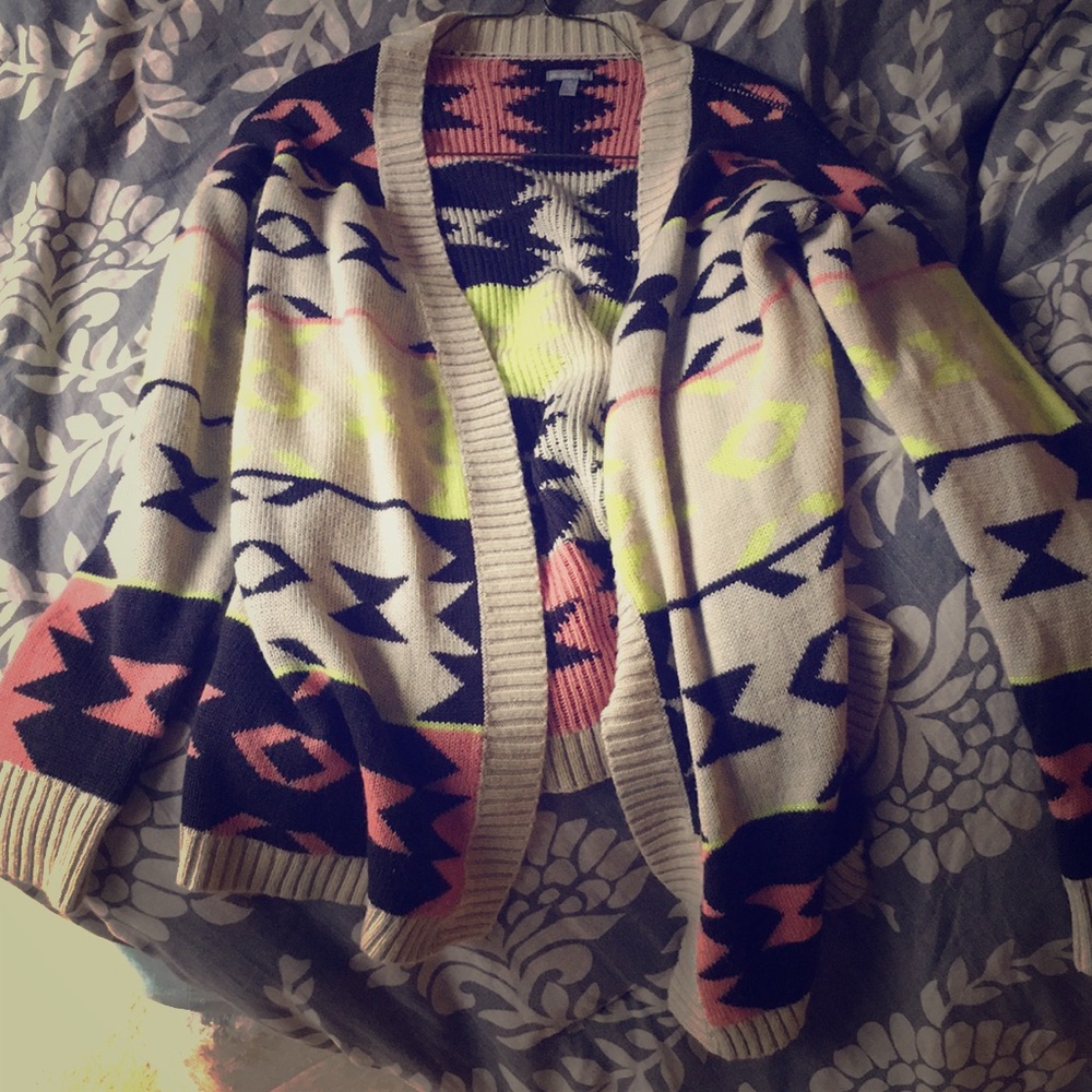 Perfect for fall Aztec print cardigan