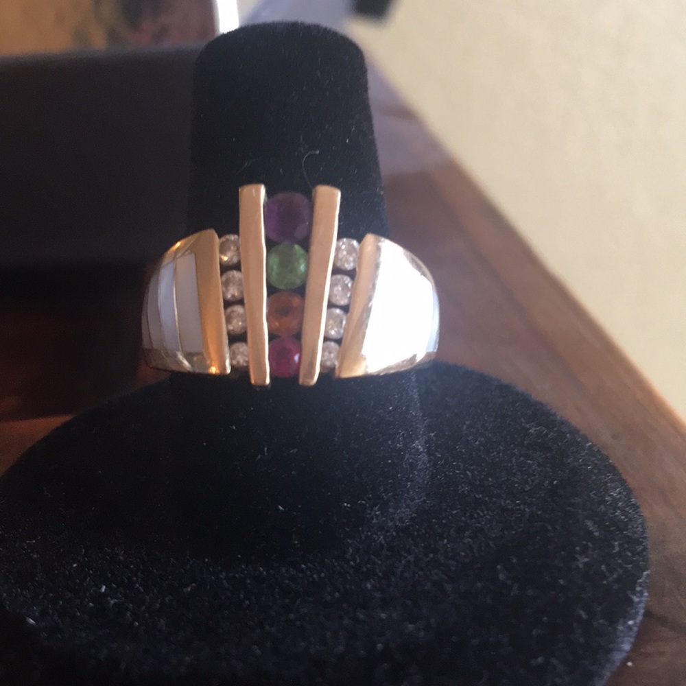 Exquisite diamond mother of pearl ring
