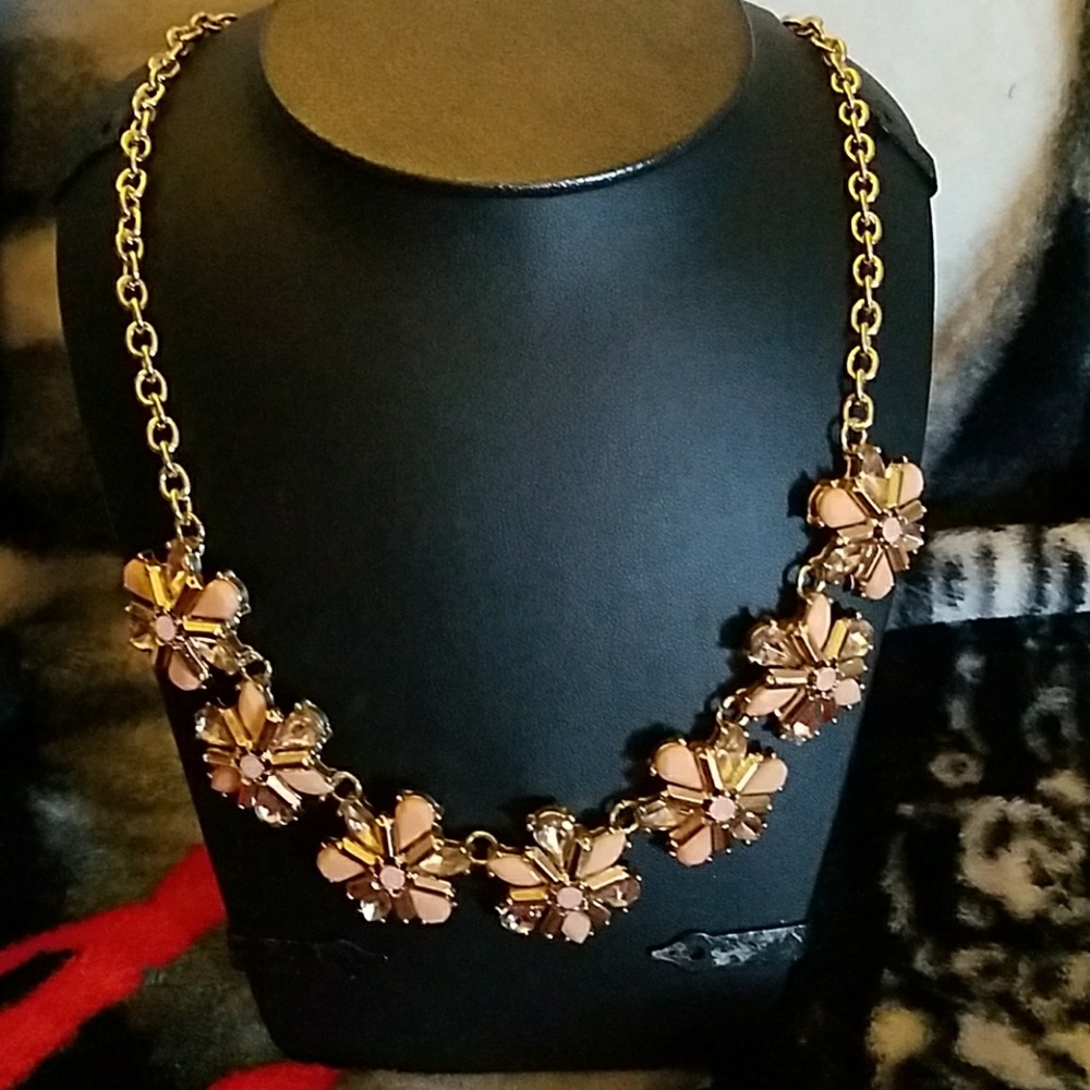 NWT Fun Fashion Necklace