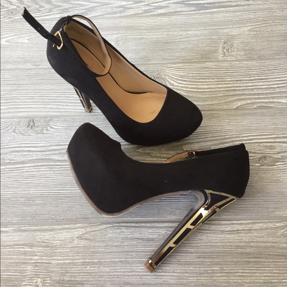 Jusf Fab High Heel Black and Gold shoes. Noelia.